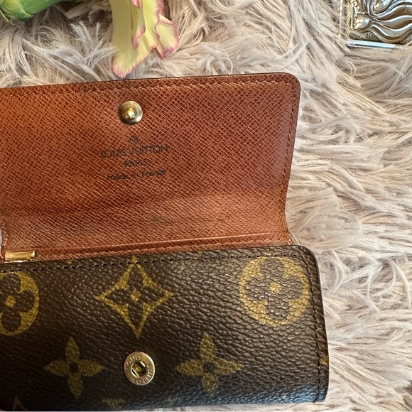 🌹 REPOSH • Vintage Louis Vuitton Dark Brown Signature Monogram Key Holder - Picture 7 of 16